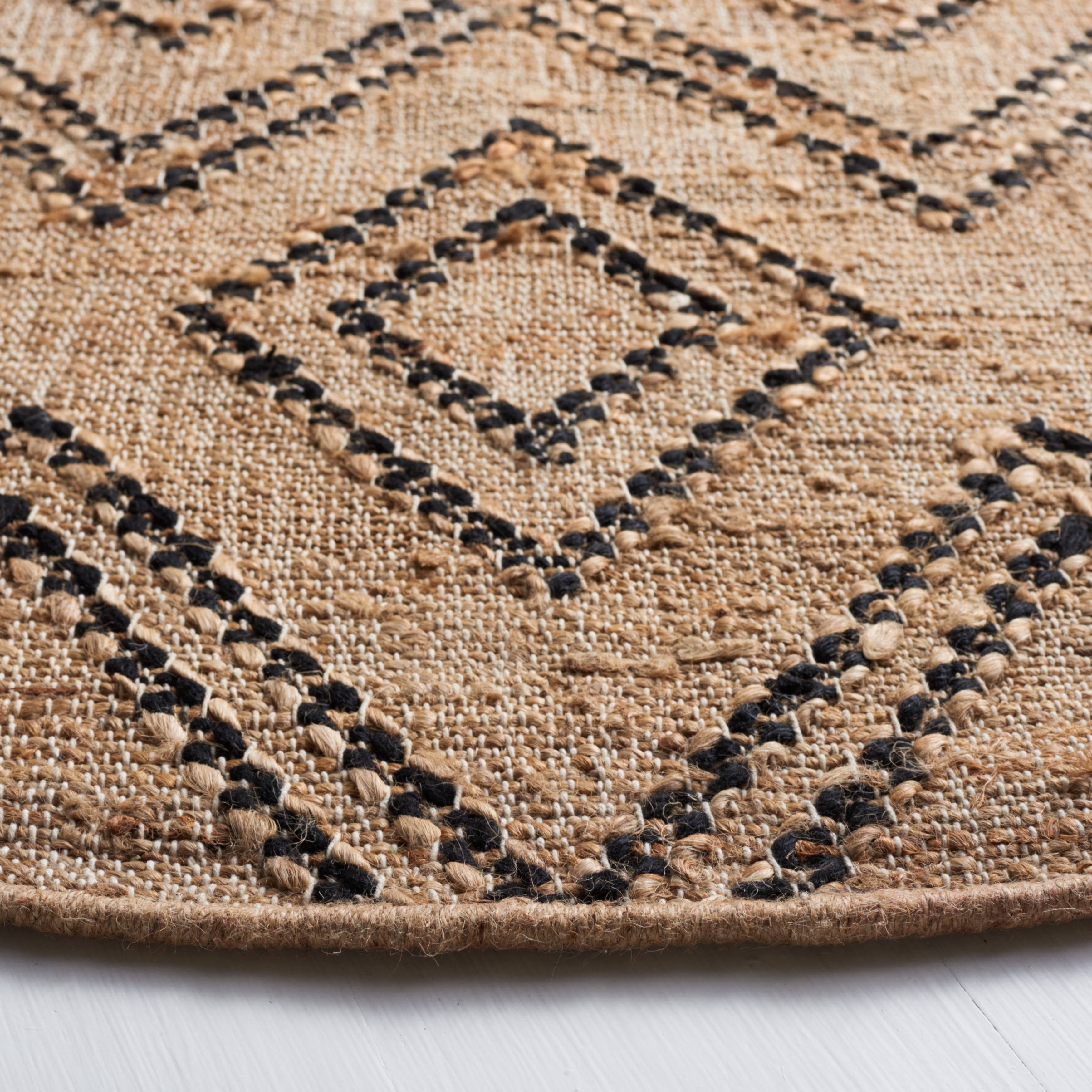 SAFAVIEH Natural Fiber Talbot Geometric Area Rug, Black/Natural, 6' x 6' Round