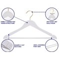 thumbnail image 3 of Paquete de 30 perchas de madera maciza, acabado blanco liso con barra de pantalón antideslizante, perchas de ropa con gancho dorado y muescas para chamarra, pantalón, camisa, 3 of 7