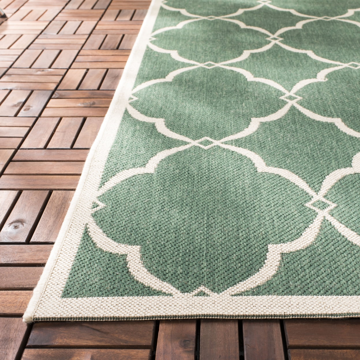 SAFAVIEH Beach House Sharla Geometric Indoor/Outdoor Area Rug, Green/Creme, 6'7" x 6'7" Square