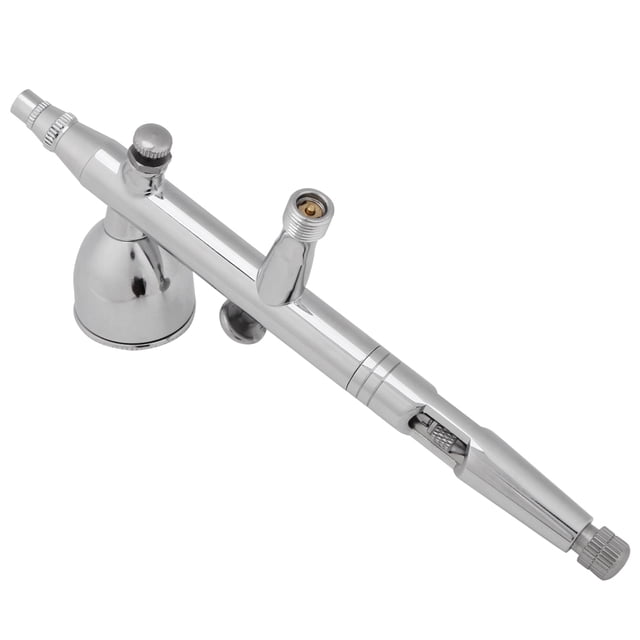 pistola de aerógrafo spray 03mm 02mm 05mm boquillas 2cc 5cc 13cc anggrek otros aerógrafo metálico tipo pistola, vista 3/4 frontal; cuerpo cromado con copa superior, boquilla frontal y control trasero ajustable con mecanismo push-pull, incluye copas 2CC, 5CC y 13CC y boquillas 0.2/0.3/0.5 mm según especificación. Ideal para modelismo, retoques de pintura, decoración de pasteles y maquillaje; suele usarse también para detalles finos.