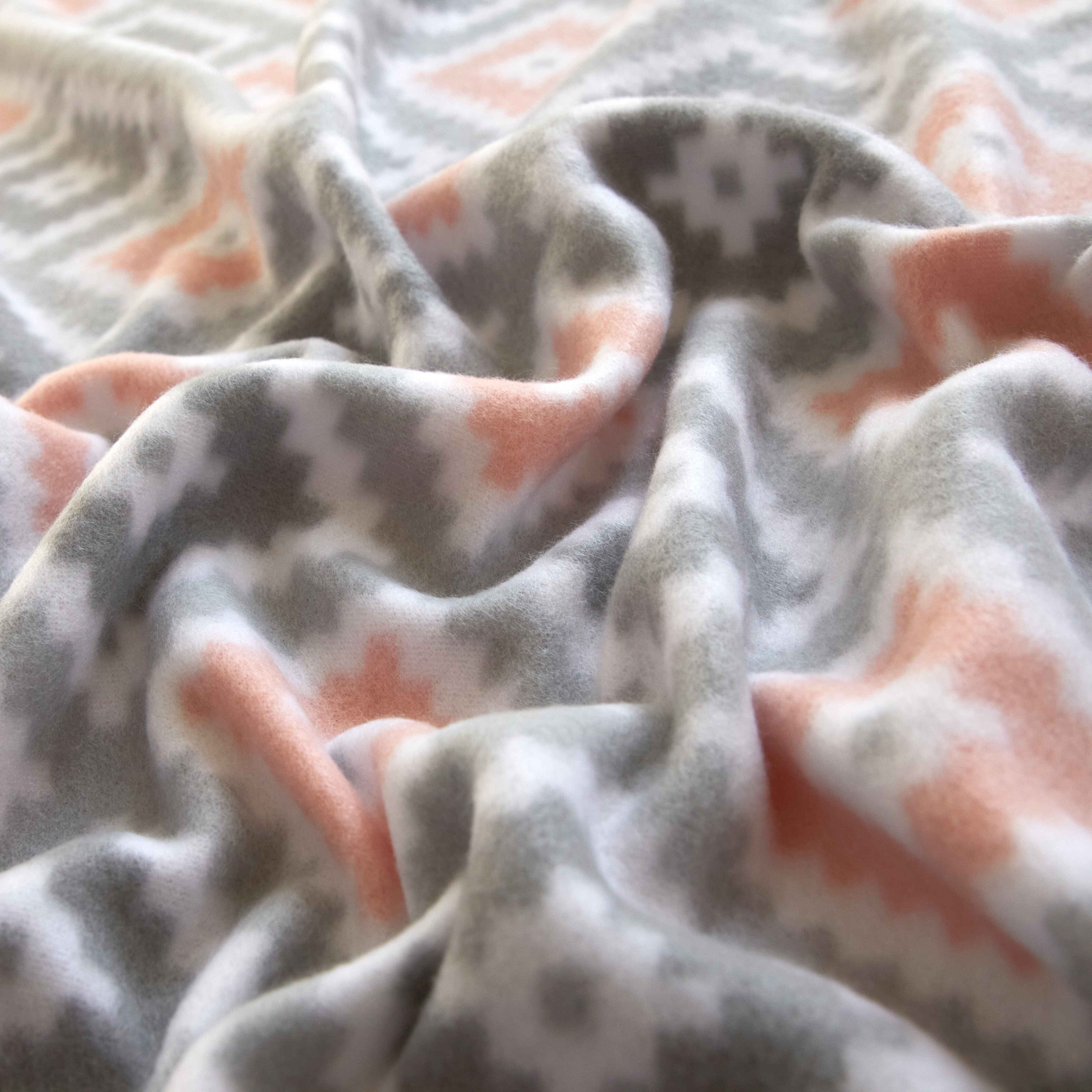 Mainstays Cozy Fleece Throw Blanket, Geo 50" x 60", All Ages