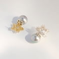 thumbnail image 3 of Pendientes de perlas de copo de nieve geométricos de diseño simple, 1 par, gris, 3 of 4