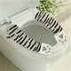 thumbnail image 5 of Funda para asiento de inodoro lavable y reutilizable, almohadilla calefactable para asiento de inodoro, fácil instalación, se adapta a todos los asientos de inodoro, decoración para el baño., 5 of 7