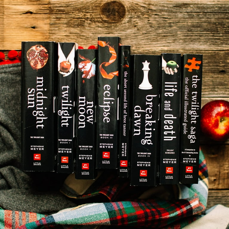 Twilight Saga Complete Paperback Collection: Books Set with
