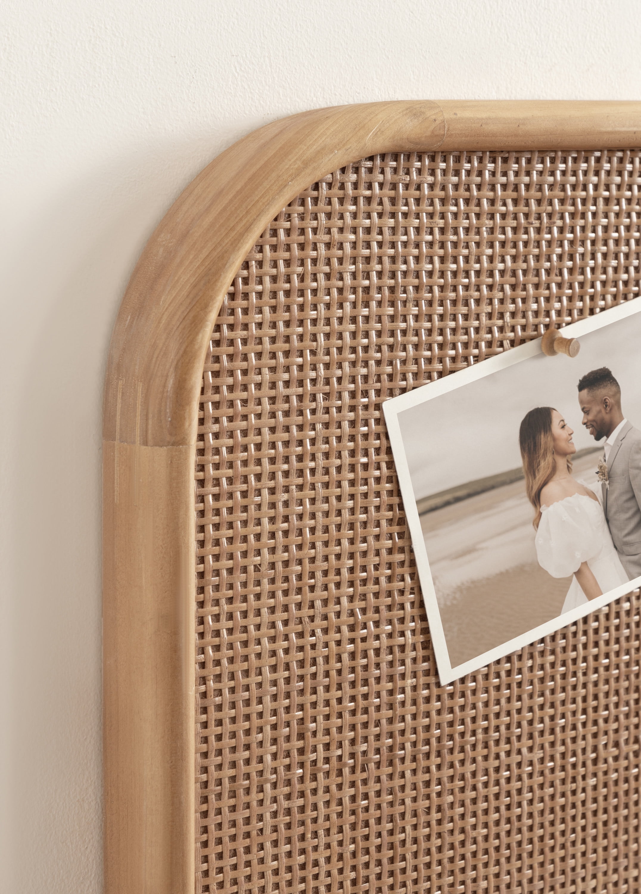 Kate and Laurel Planche Modern Rattan Wall Pinboard, 20 x 26, Natural Wood, Boho Rounded Rectangle Wall Organizer for Use as Cork Board, Vision Board, or Bulletin Board