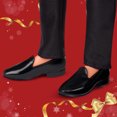 thumbnail image 4 of Barbie Signature Ken Poupée mode Joyeux Noël 2025, brun clair, 4 of 6
