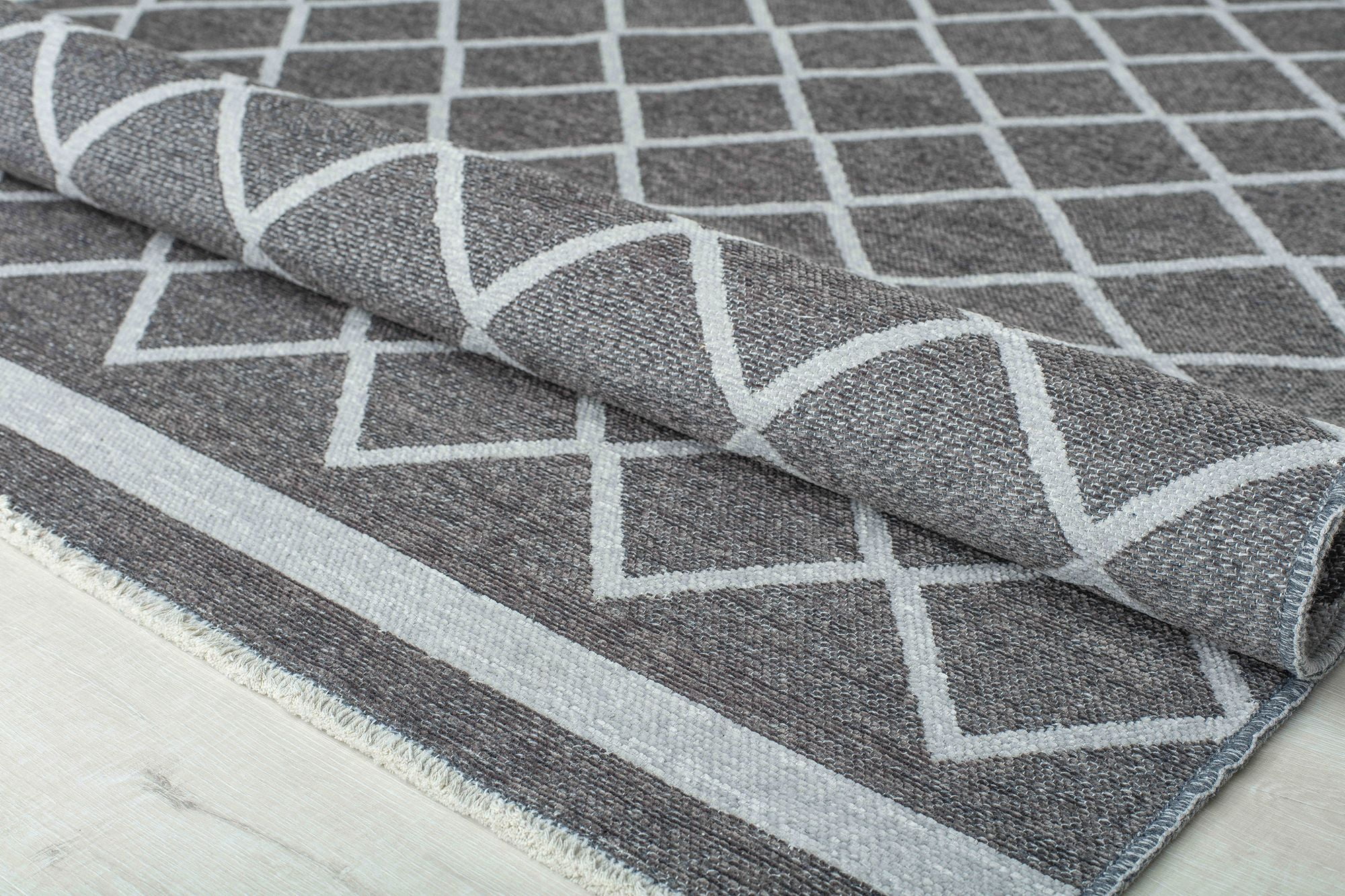 Harley HD10B Imperial Platinum Silver Transitional Vintage Gray Area Rug, 2'6" x 8'
