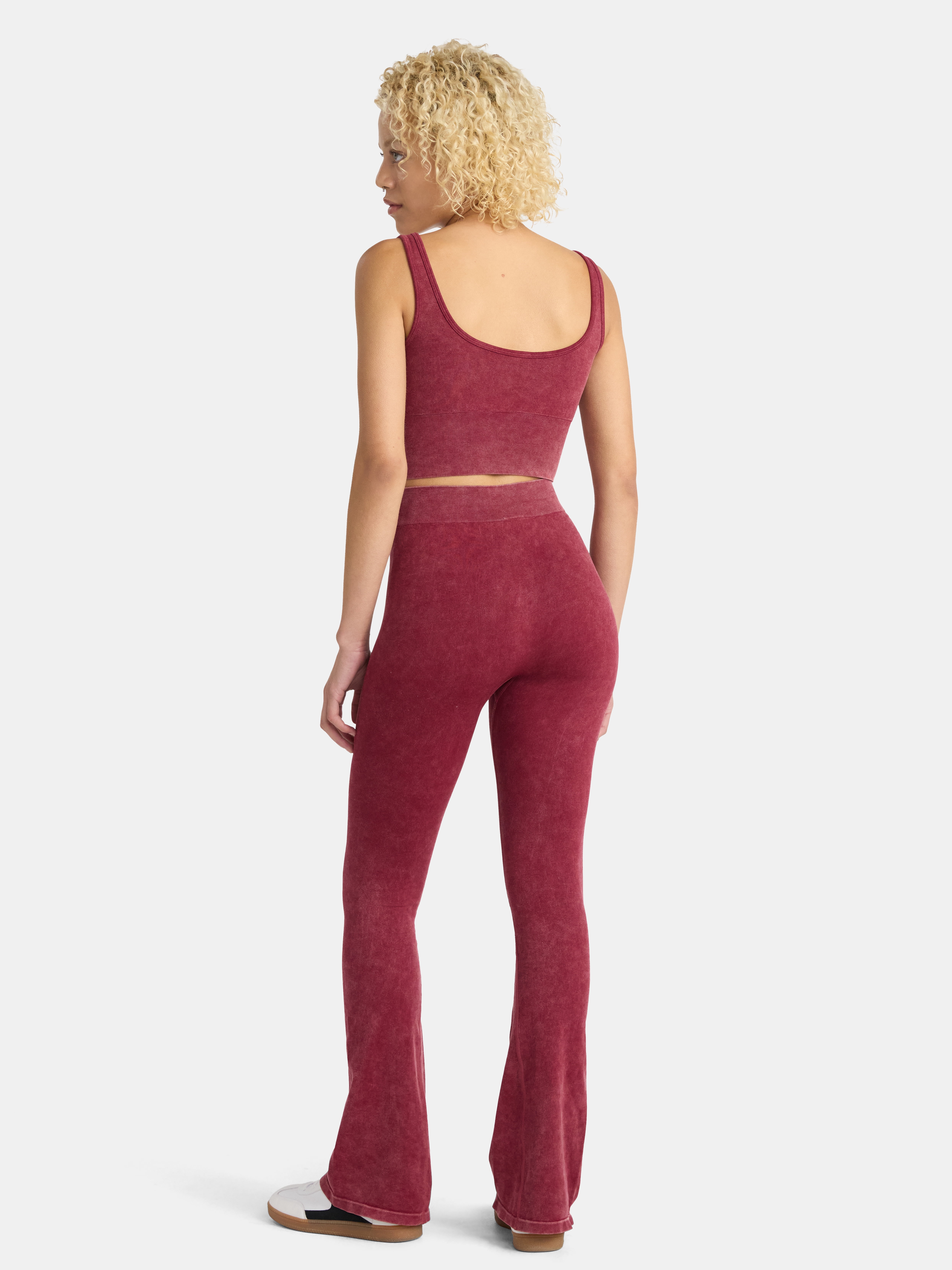 No Boundaries Seamless Scoop Cropped Tank and Flare Leggings Set, 2-Piece, Women’s
