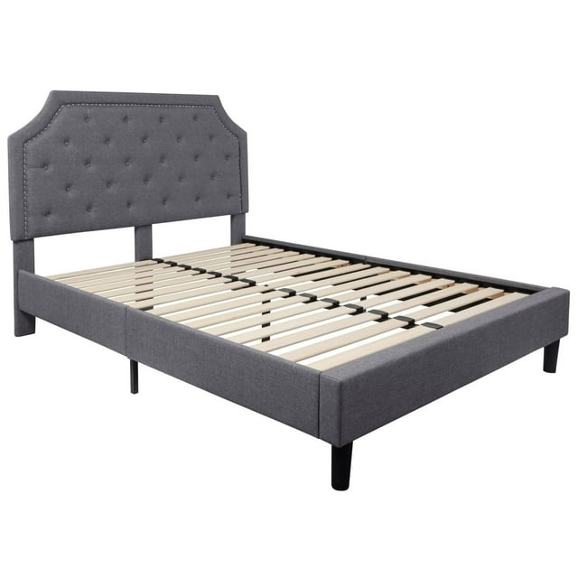 Lit plateforme Brighton grand touffeté en tissu gris clair