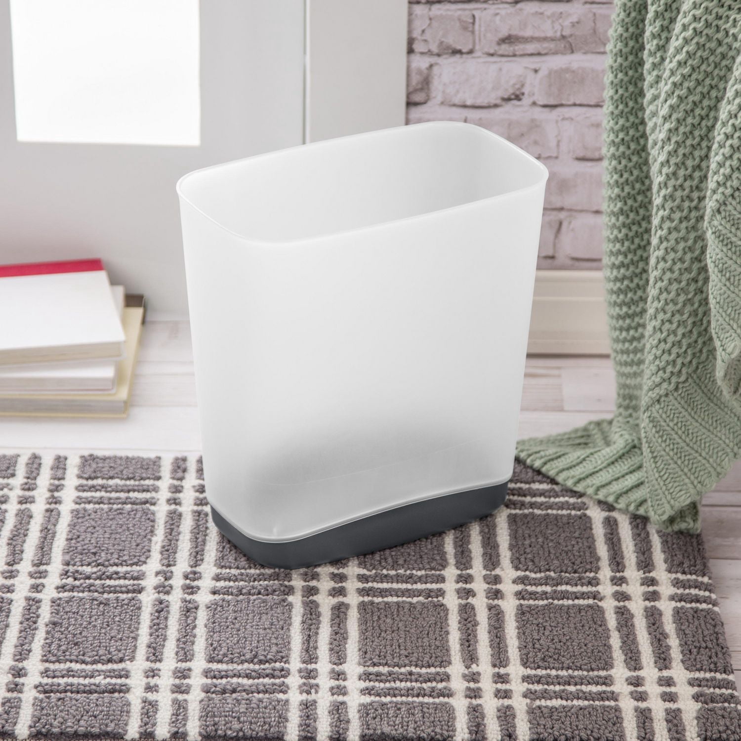 Sterilite 12.5L Slim Clear Watebasket