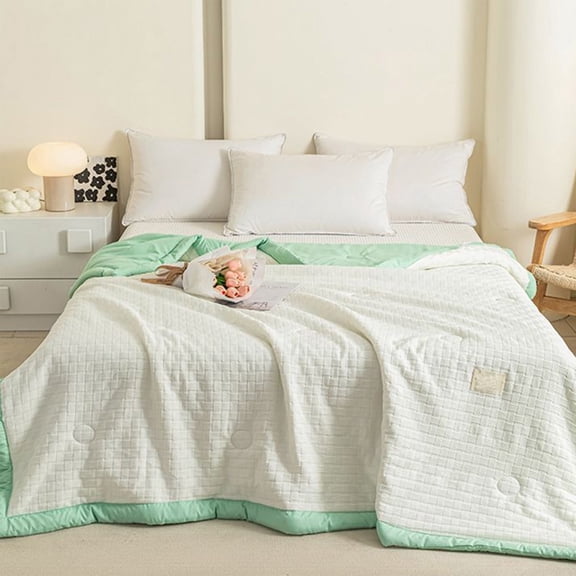 Btomtd Soft Summer Cooling Blanket, Breathable Air Conditioner Lightweight Comforter, Machine Washable Polyester Quilt for Hot Sleepers, 59" x 79" (Green)