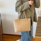 thumbnail image 5 of Nuevos bolsos de hombro clásicos con cremallera de PU de gran capacidad y sencillos de 2024, bolsos de lujo versátiles e informales de alta calidad para mujer, 5 of 5
