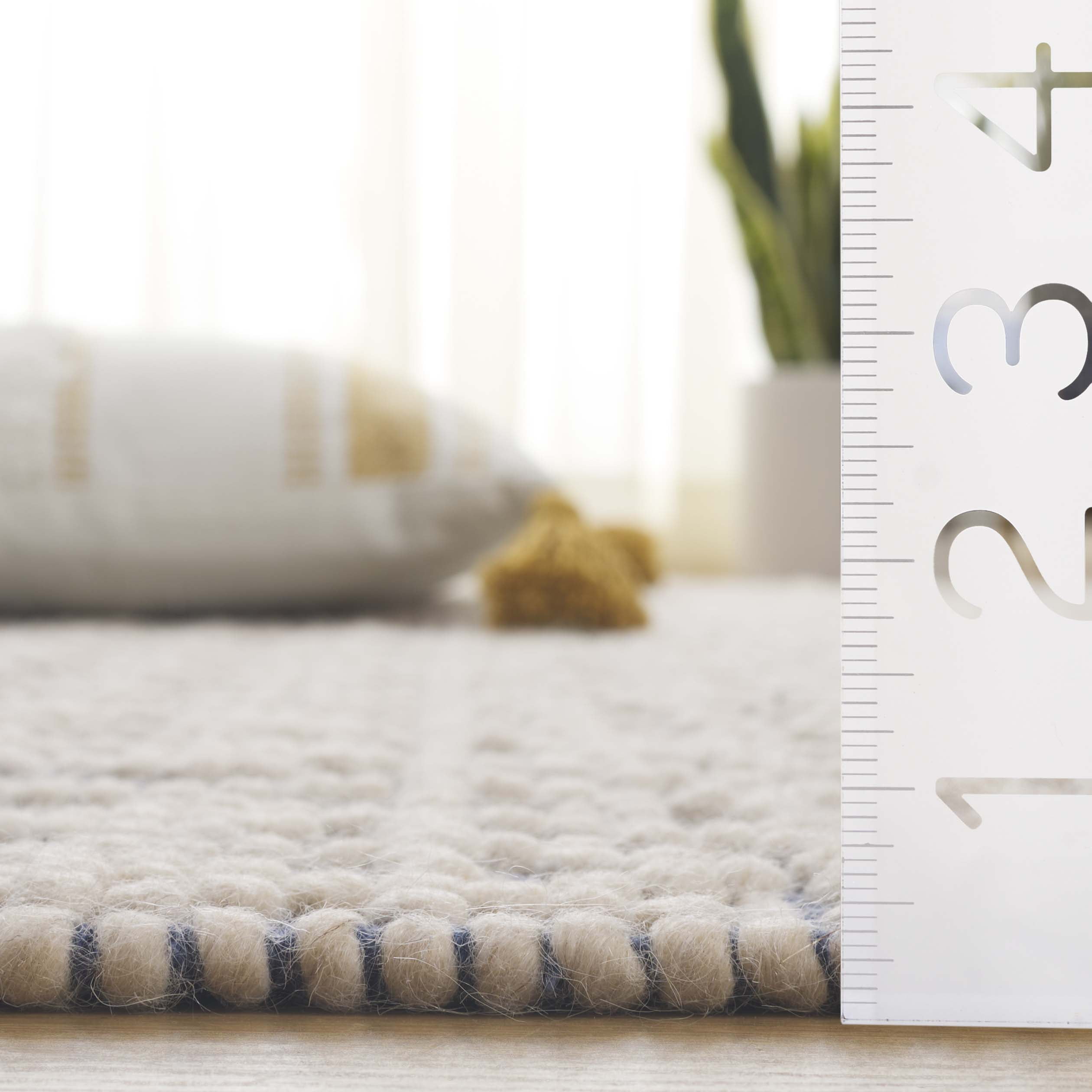 SAFAVIEH Natura Cordelia Southwestern Wool Area Rug, Ivory/Blue, 6' x 6' Square