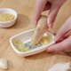 thumbnail image 4 of Rallador de ajo Rallador de mano Rallador y molinillo de ajo Rallador para ajo, cebolla, queso, chocolate, verduras y frutas en la cocina, 4 of 6