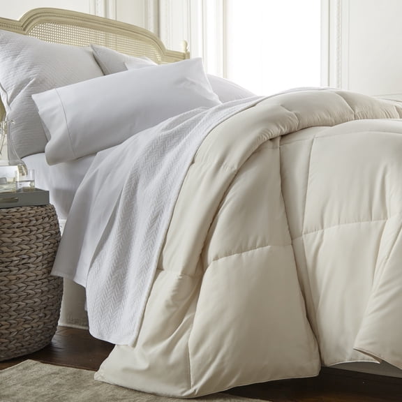 Beckham Hotel Collection® Luxury Goose Down Alternative Comforter