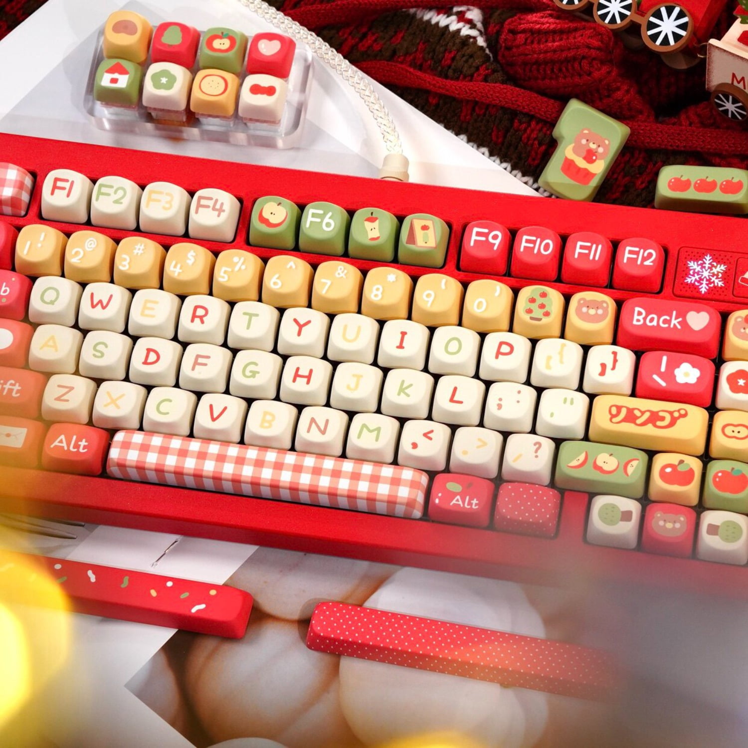Cute ForApple Bear Christmas Keycaps, SOA Profile PBT Dye-Sub Keycap Set with Festive Holiday Design for Mechanical Keyboard