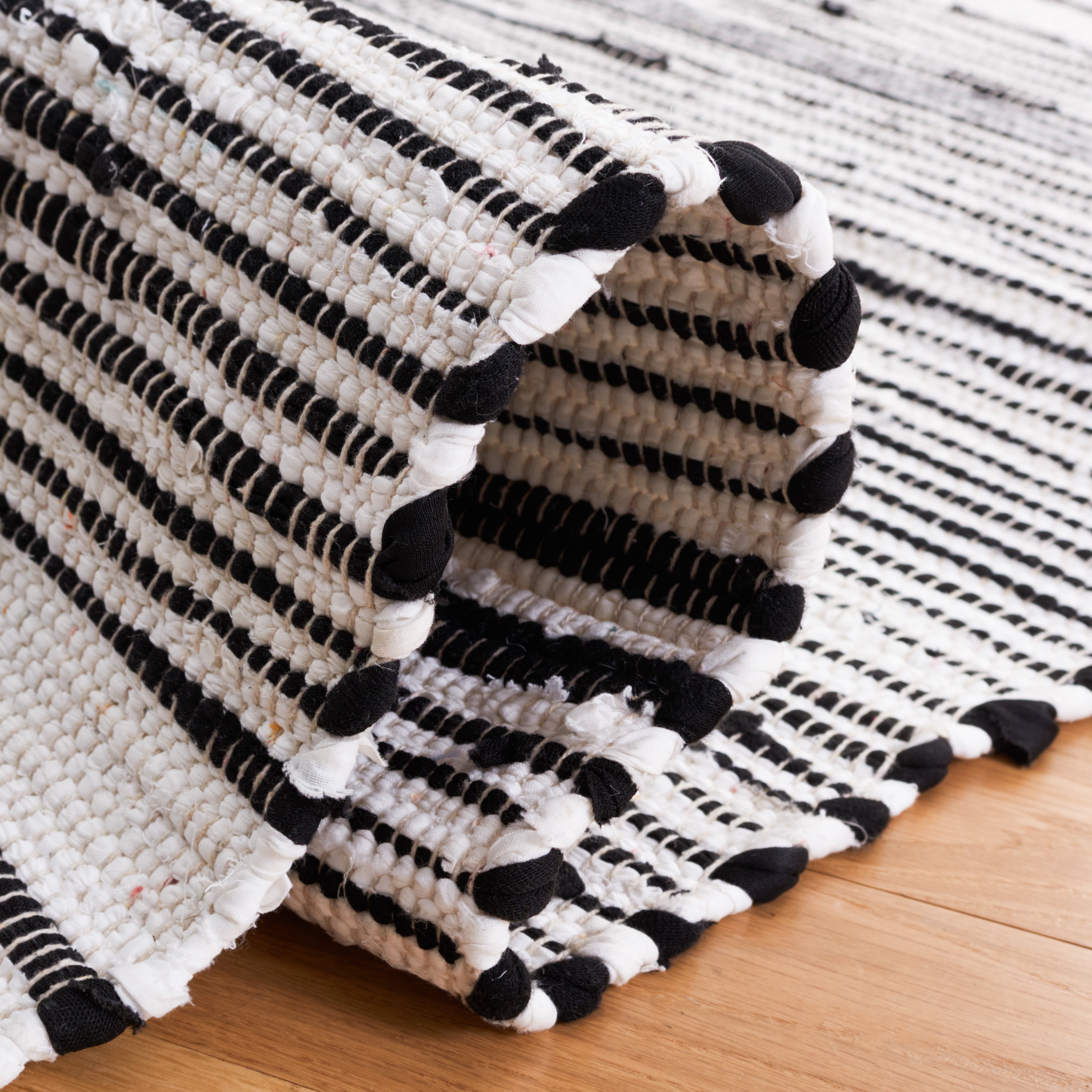 SAFAVIEH Striped Kilim Paulino Striped Cotton Runner Rug, Ivory/Black, 2'3" x 9'