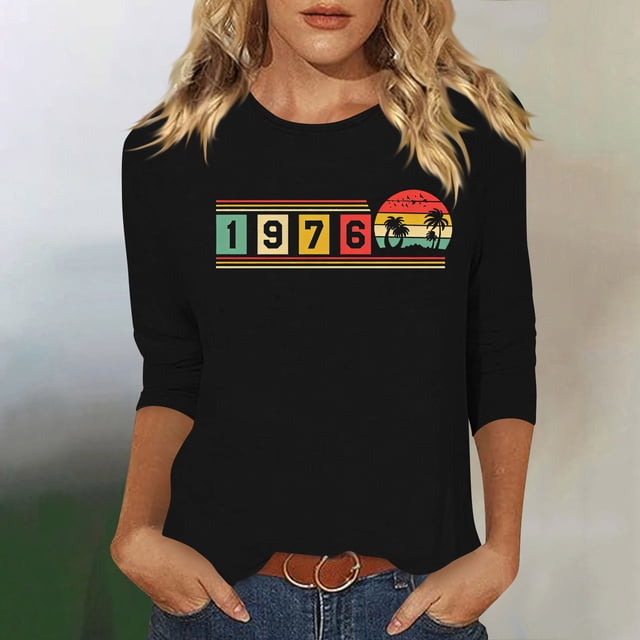 Uootdi Hauts pour Femmes Manches 3/4 Col Ras du Cou 1976 Imprimé Arc-en-Ciel Rétro Coupe Décontractée T-Shirts Nostalgiques pour Escapade d'Été Cadeau