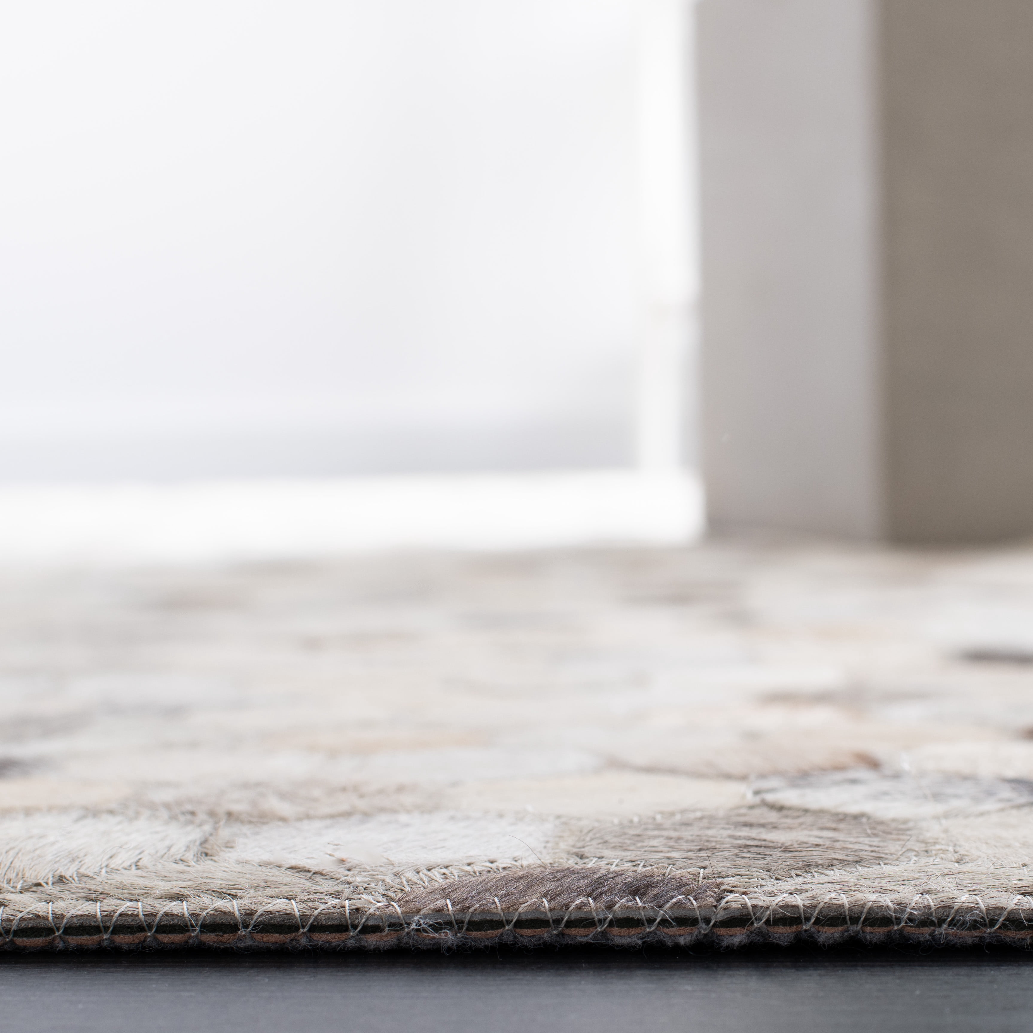 SAFAVIEH Studio Leather Jampa Geometric Area Rug, Ivory/Grey, 6' x 6' Round
