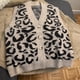 thumbnail image 4 of Chaleco de Punto con Botones de Leopardo para Mujer, Sin Mangas, con Estampado de Guepardo, para Oficina, Moderno y Elegante. Caqui XL, 4 of 8