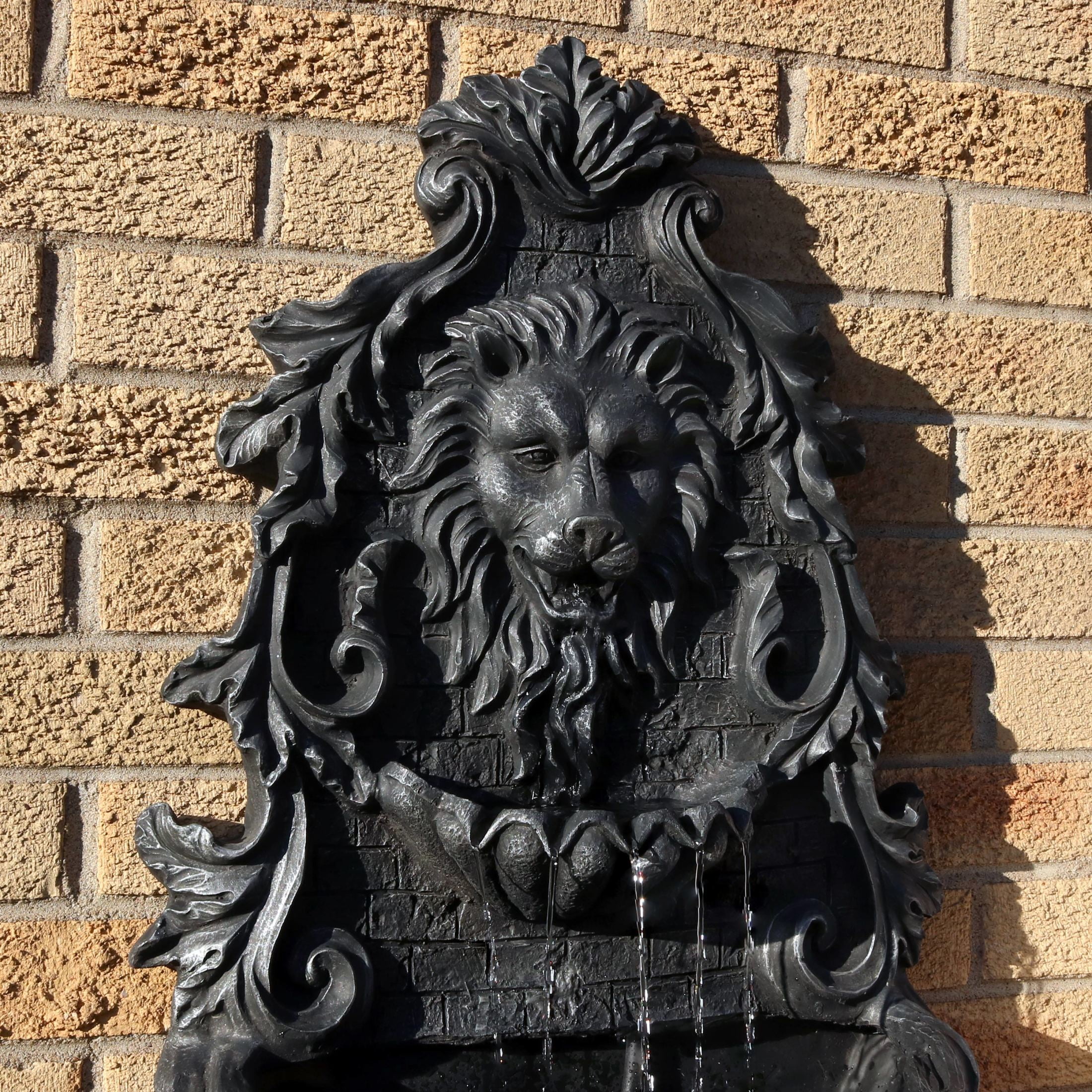 Sunnydaze Stoic Courage Polyresin Lion Head Outdoor Wall Fountain