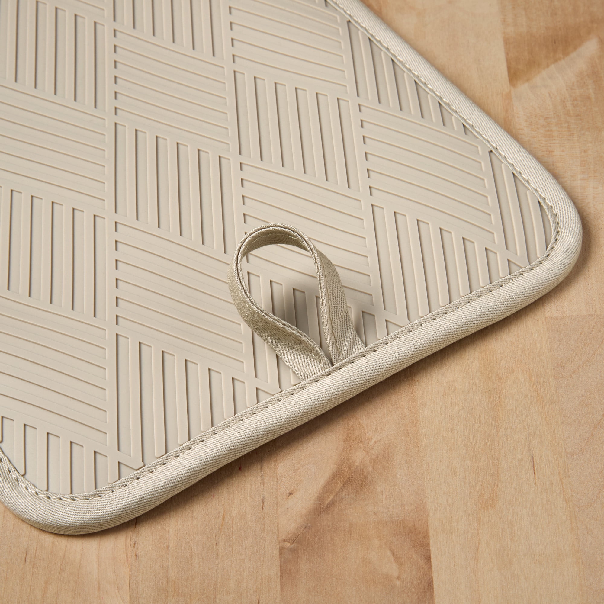 TOWN & COUNTRY BASICS Basketweave Soft Silicone Pot Holder 2-Pack Set, Heat Resistant up to 500F, Flexible Silicone, Non-Slip Grip, Beige, 7.5"x10"