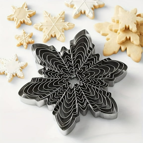 10 beautifully crafted wavy snowflake cookie cutters. Made of stainless steel, perfect for making desserts, frosted cookies, and chocolate decorations. Ideal for Christmas baking. Two-piece set.