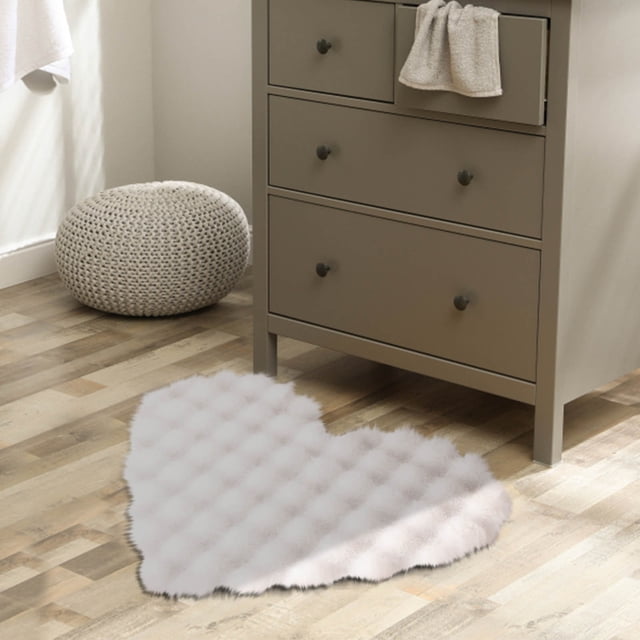 Heart Shaped Area Rug Faux, Soft Comfortable Carpet for Bedroom Living Room, Multipurpose Decorative Floor Mat for Vanity Sofa, Fade Resistant Washable Small Rug, Cute Home Decor Carpet
