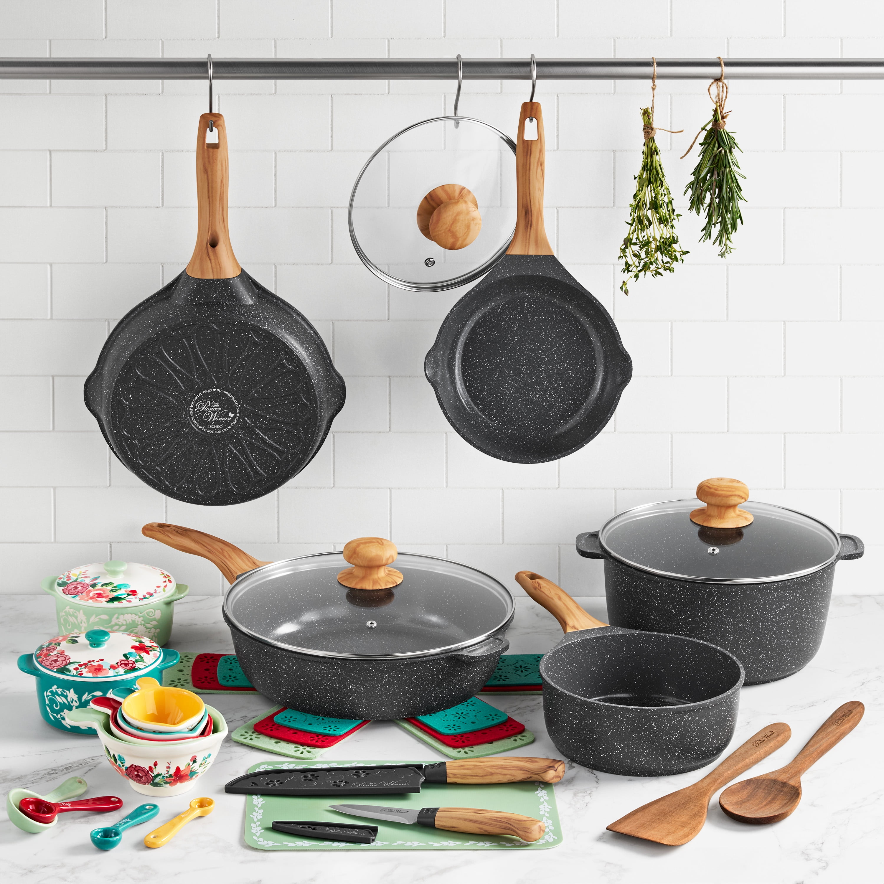 The Pioneer Woman Prairie Signature 30-Piece Cast Aluminum