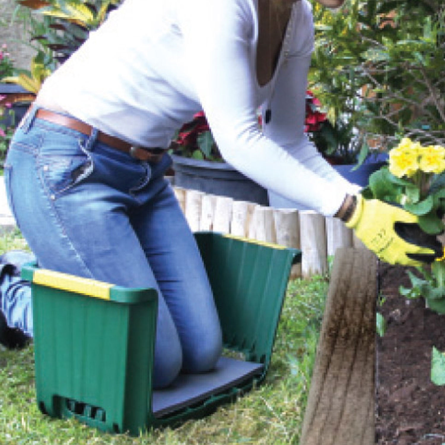 Miracle Gro 4 in 1 Roll N Kneel Plastic Garden Cart Stool Kneepad, Green