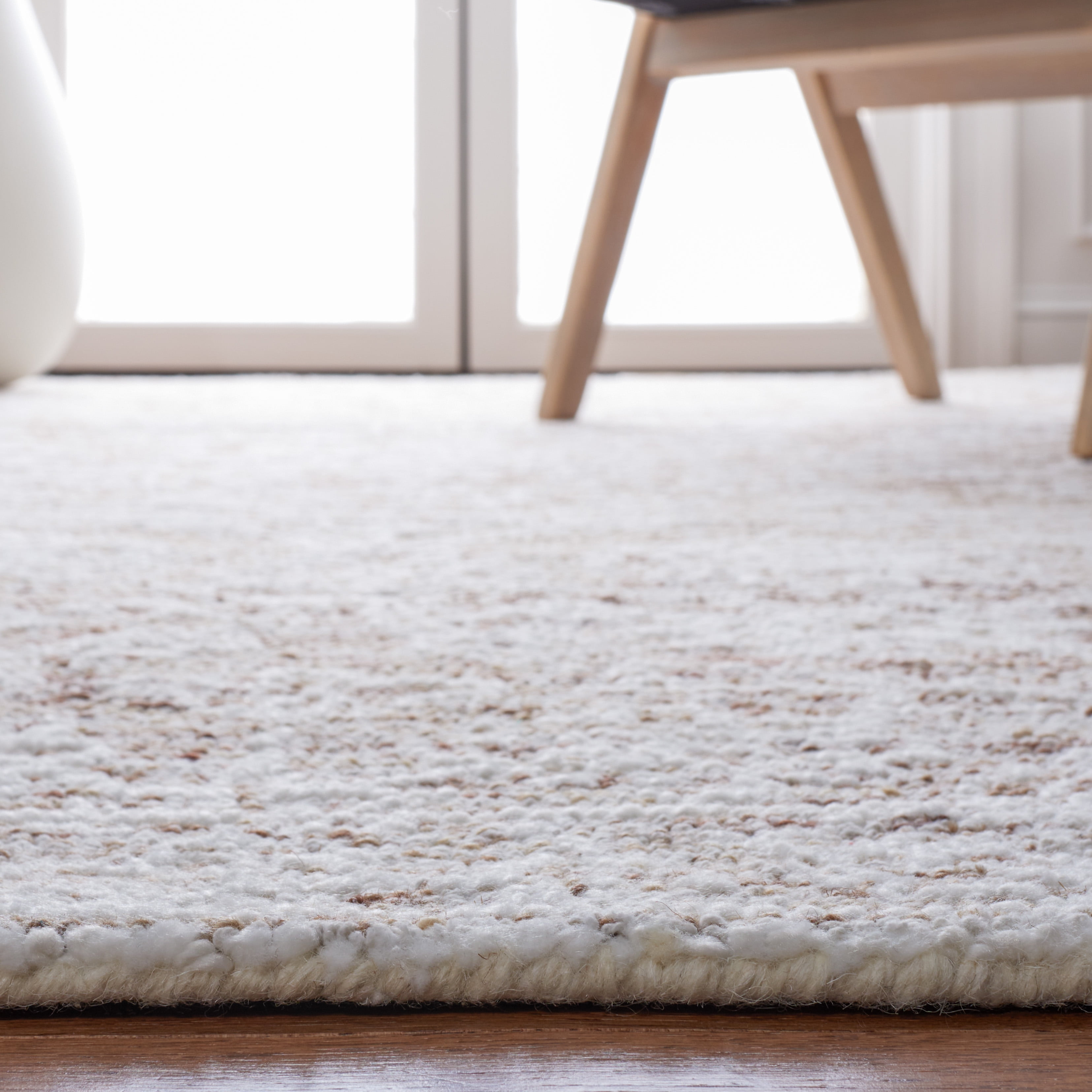 SAFAVIEH Metro Gwendolyn Medallion Area Rug, Ivory/Beige, 6' x 6' Square