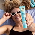 thumbnail image 4 of Protector solar CotZ Face Moisture ligeramente teñido, SPF 35, 42,5 g, 4 of 6