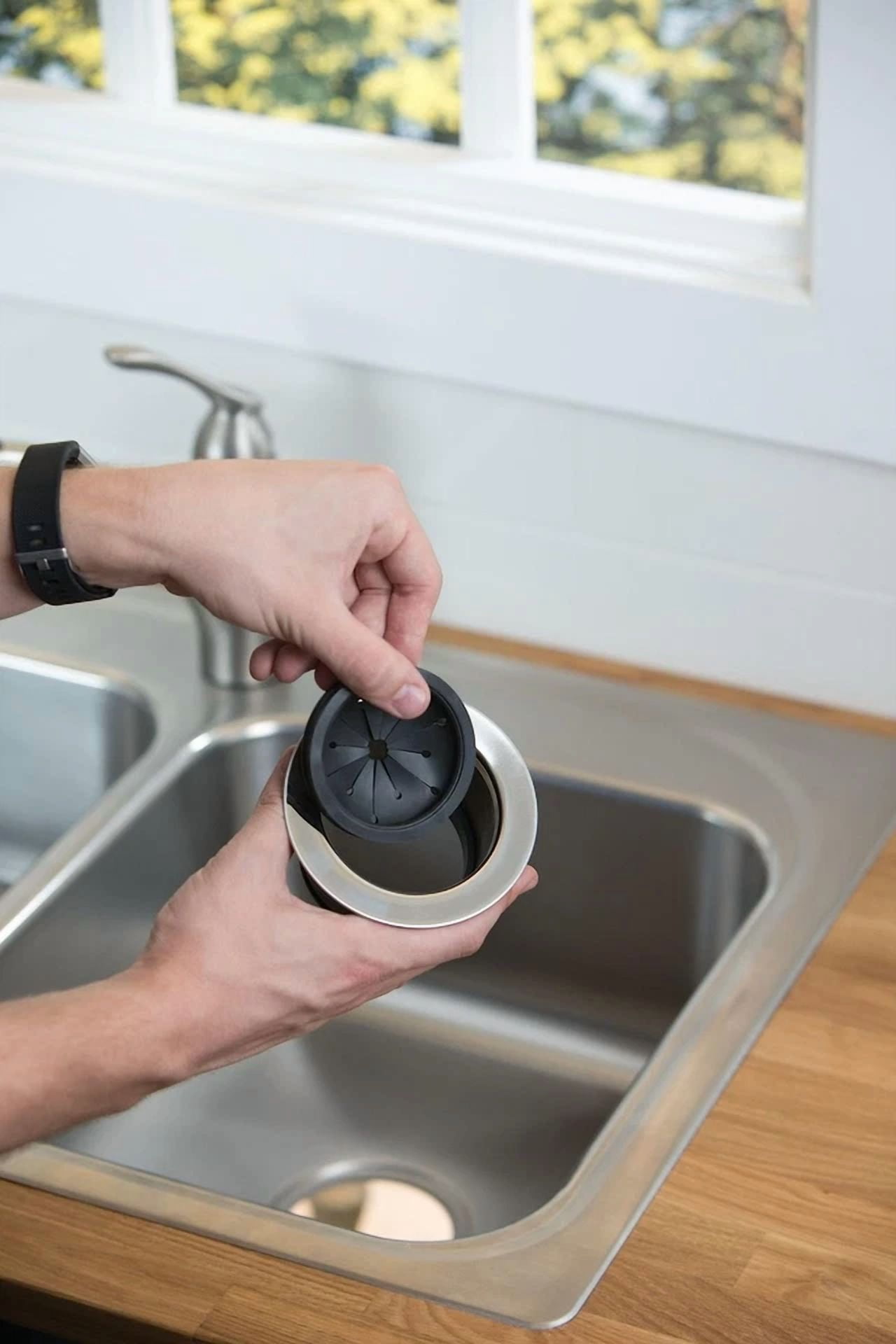 CIRCLE- 1025 Ez Mount Garbage Disposal Stopper And Splash Guard, Black