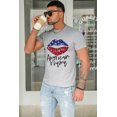 thumbnail image 2 of ABPHQTO Camiseta gráfica para hombre con estampado de labios de la bandera de América Mama gris para hombre, 2 of 5