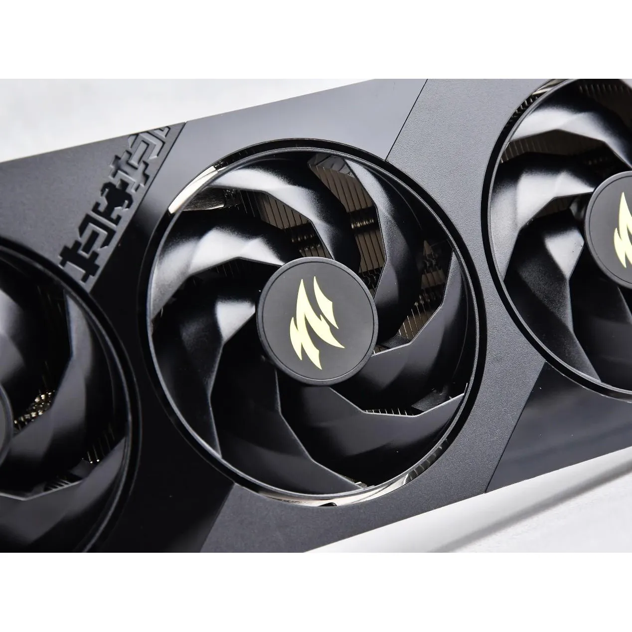 GALAX RTX 5060 8GB GDDR7 128 Bit PCI Express 5.0 x 16 Graphics Card Black