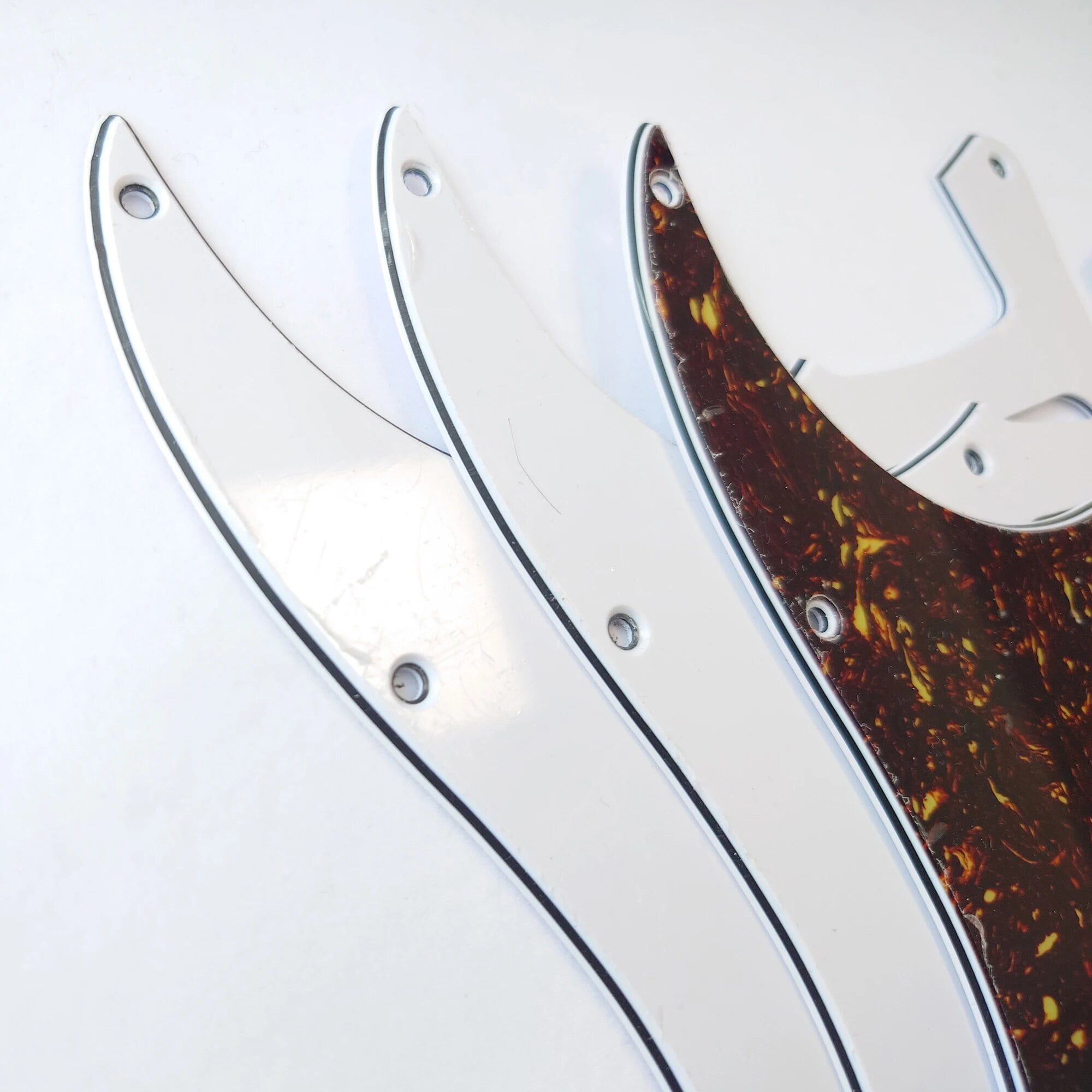 For Fit Fender Left-handed Stratocaster SSS Pickup Strat Guitar Pickguard Replacement Parts with Mounting Screws 3 Ply