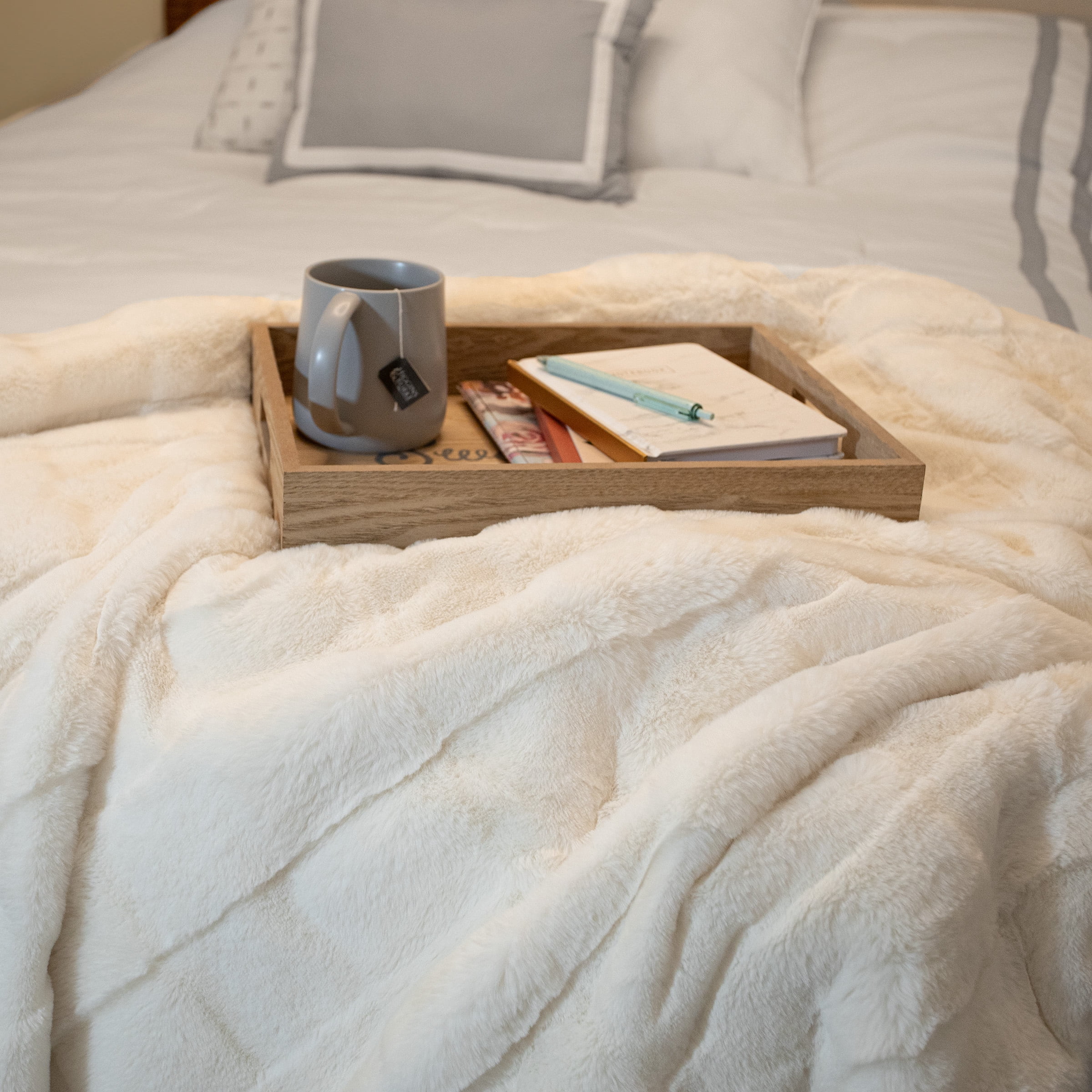 Lavish Home 60x80-Inch Faux Fur Blanket - Queen Size Bedding (Cream)
