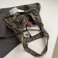 thumbnail image 2 of Bolso Mano para Mujer Con Leopardo Hobo Holgado Nailon El (caqui), 2 of 9