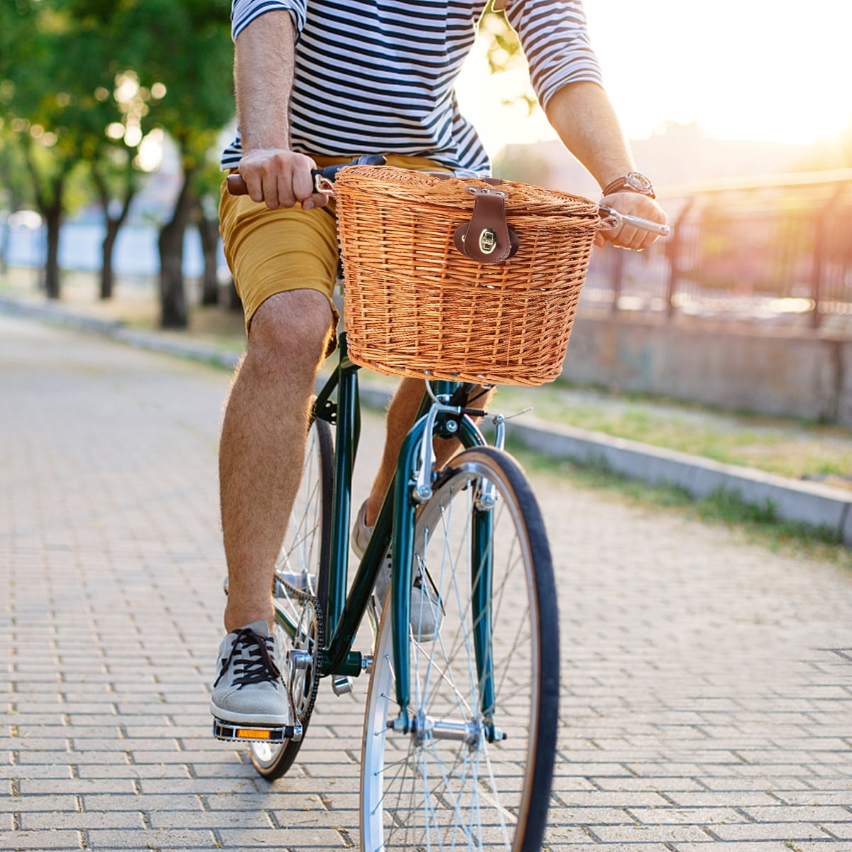 Wicker Bike Basket with Lid and Front Handlebar for Easy Carrying