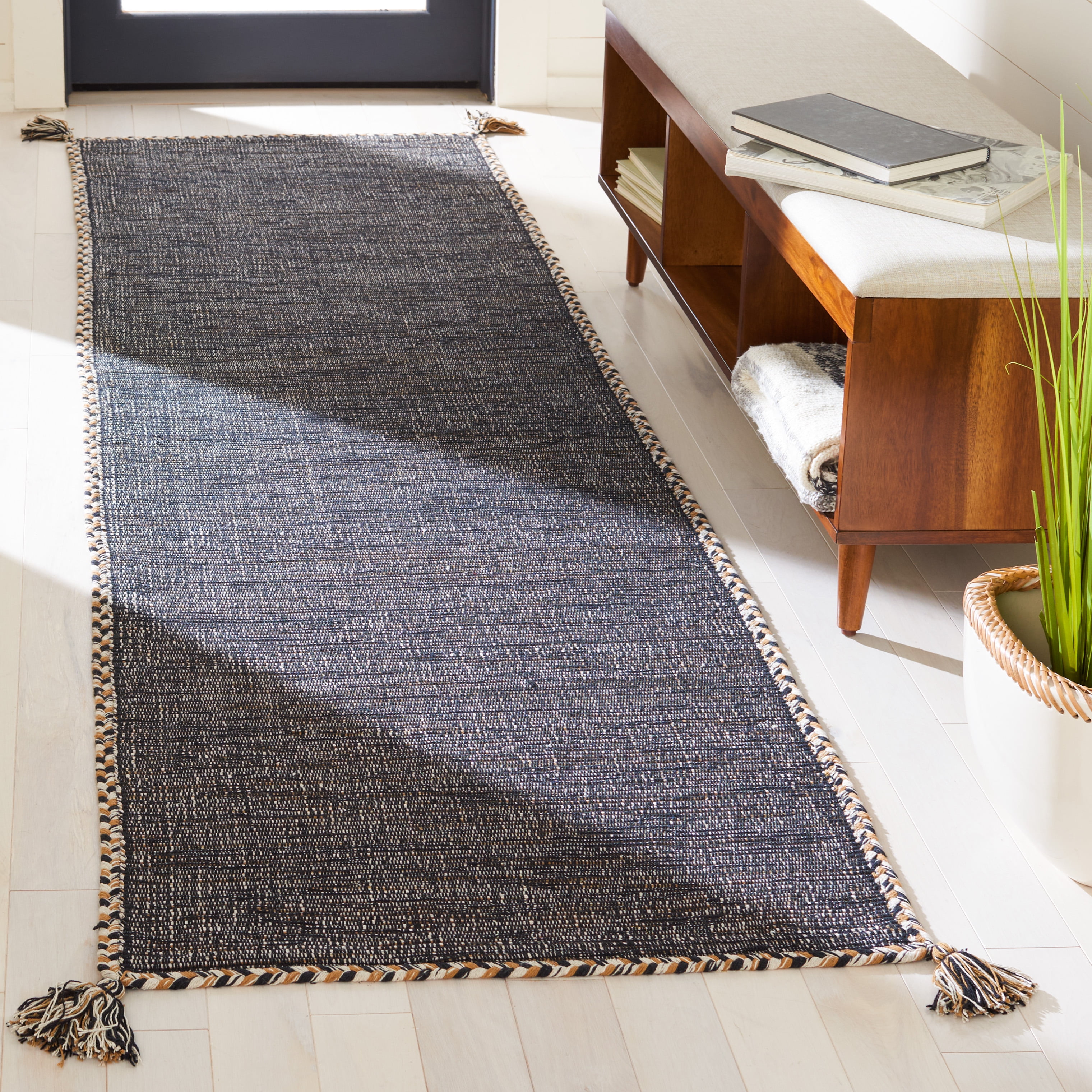 SAFAVIEH Montauk Bijar Solid Cotton Runner Rug, Beige/Black, 2'3" x 8'