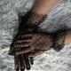 thumbnail image 1 of Qarigey 1 par de guantes cortos de tul Grace para mujer, para otoño y verano, con lunares de encaje elásticos, transparentes de hojas de loto, guantes y mitones  B, 1 of 1