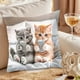 thumbnail image 1 of Funda de almohada con estampado de gatos jugando con el teléfono | Cojín decorativo multicolor de 45 x 45 cm para sofá cama y salón, 1 of 5