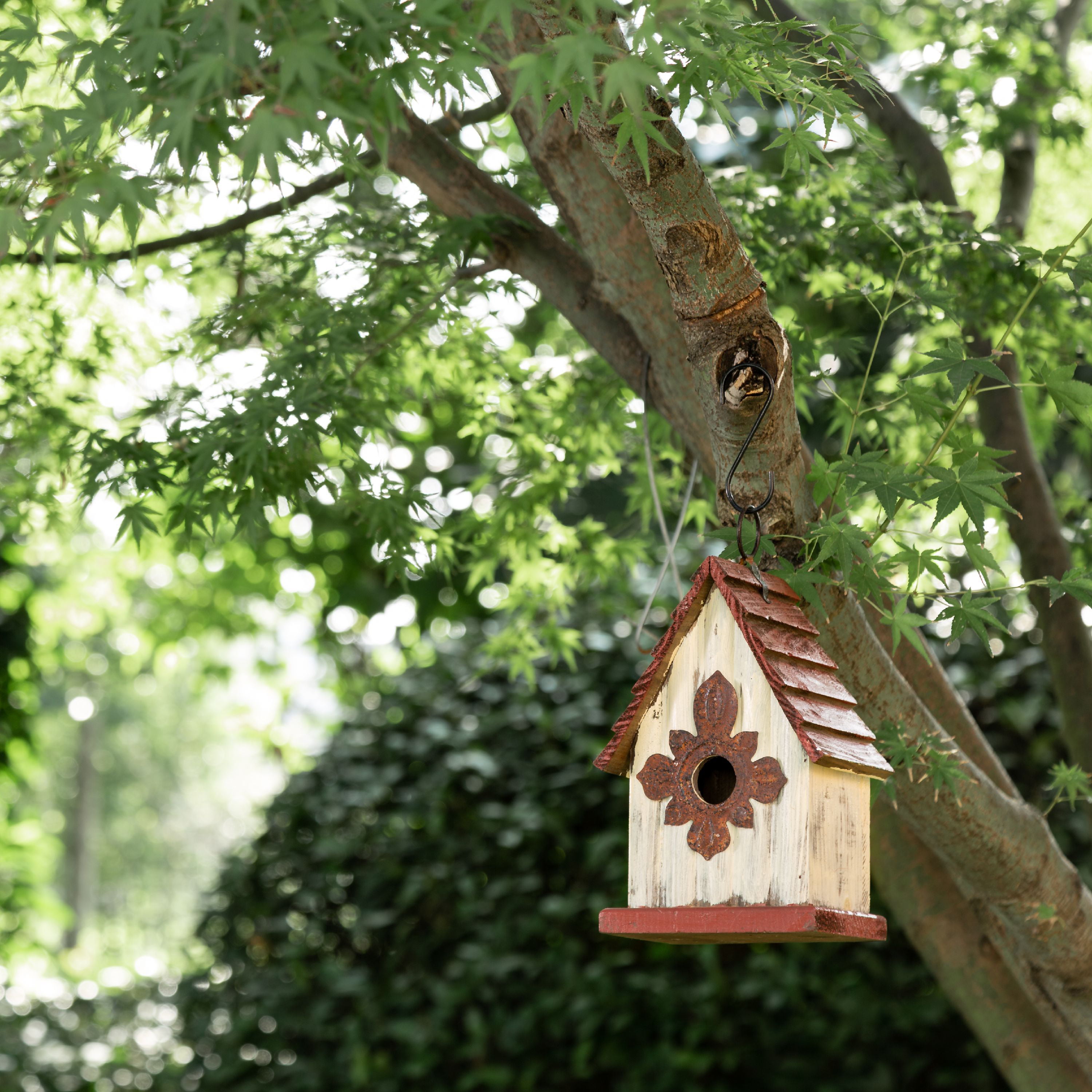 Glitzhome 9.84 H Hanging Bird House Outdoor Garden Patio Garden Decorative Pet Cottage Distressed Leaves Wooden Birdhouse