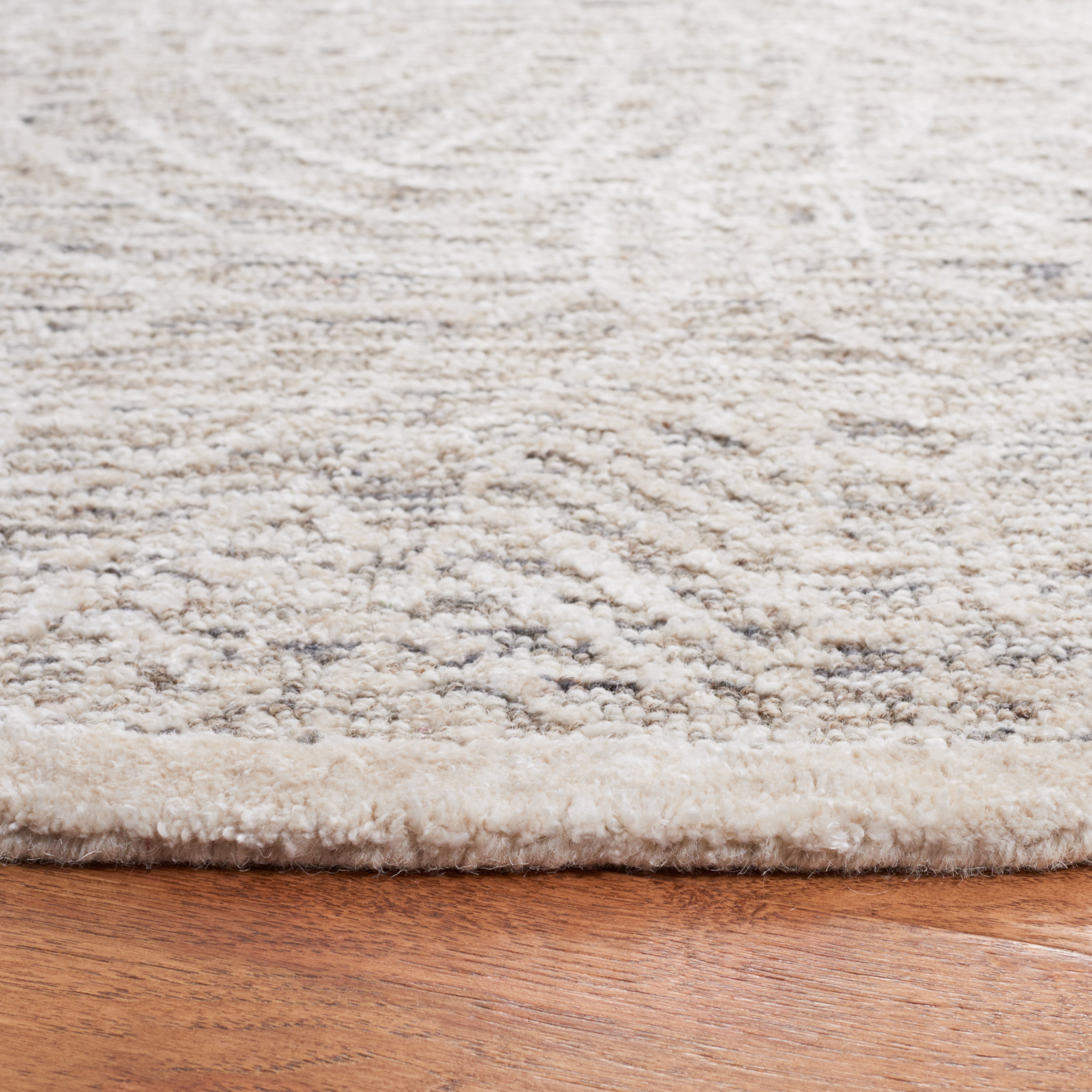 SAFAVIEH Precious Fabiana Geometric Area Rug, Grey/Ivory, 6' x 6' Round