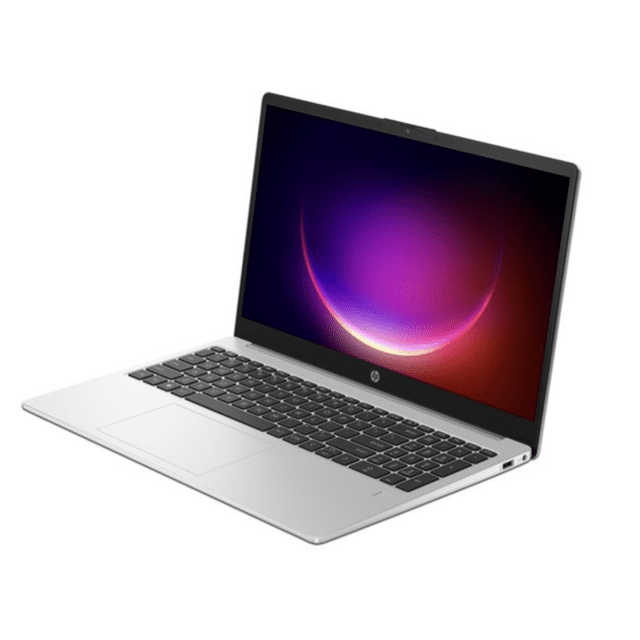 laptop hp 255 g10 amd ryzen 3 7330u 12gb ram 512gb ssd windows 11 home 15.6 full hd teclado español plateado — 3/4 frontal de la laptop plateada abierta, pantalla 15.6" Full HD con bisel negro, teclado en español retroiluminado y touchpad; chasis color plata y puertos visibles en el lateral (USB-C, USB-A y HDMI). Suele usarse para estudio, office ligera y multitarea diaria.
