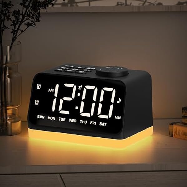 Reloj digital con alarma dual, radio FM y luz nocturna de 8 colores