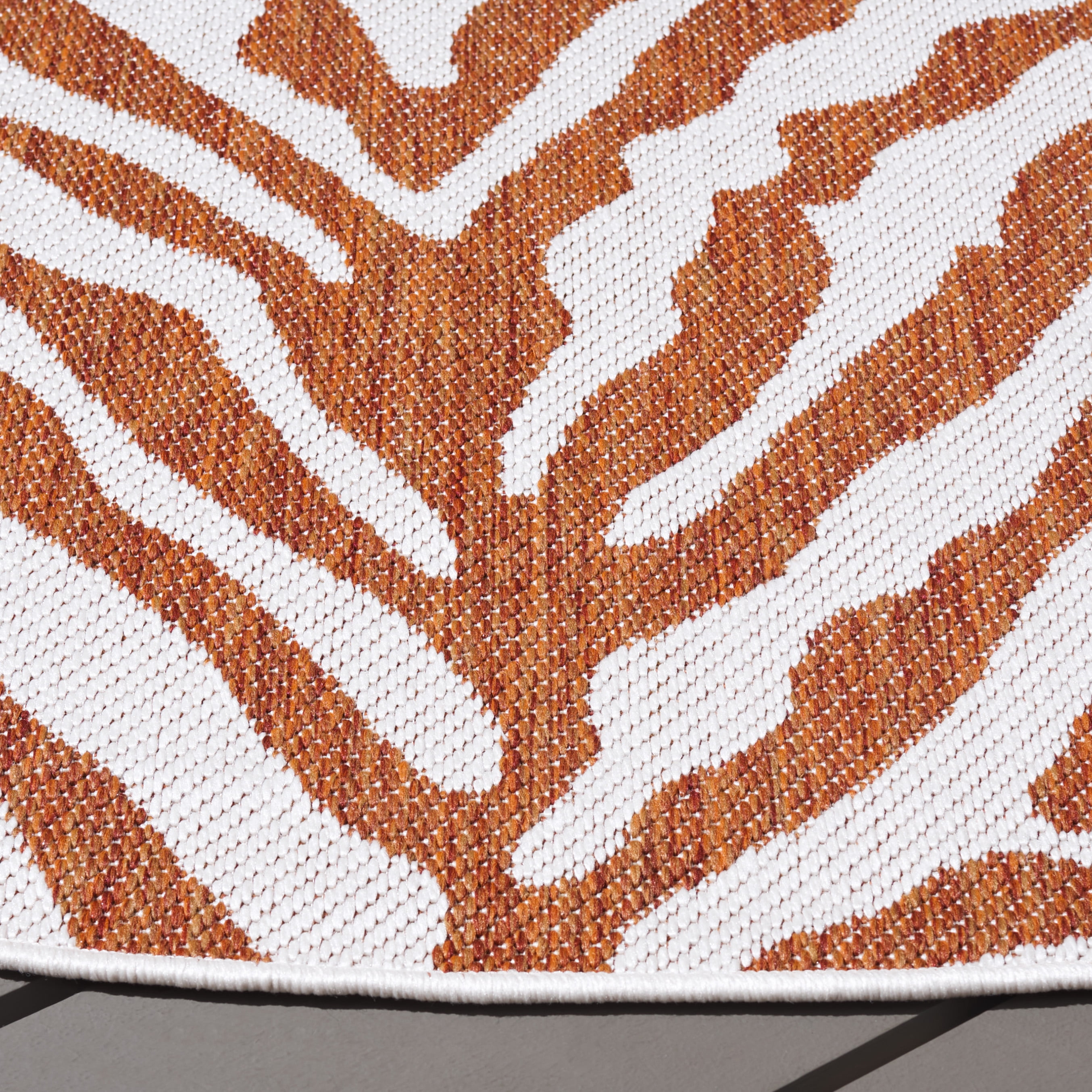 SAFAVIEH Machine Washable Rug Indoor/Outdoor Bermuda Collection - Bermuda Rada Abstract Indoor/Outdoor Area Rug, Rust/Ivory, 6'7" x 6'7" Round