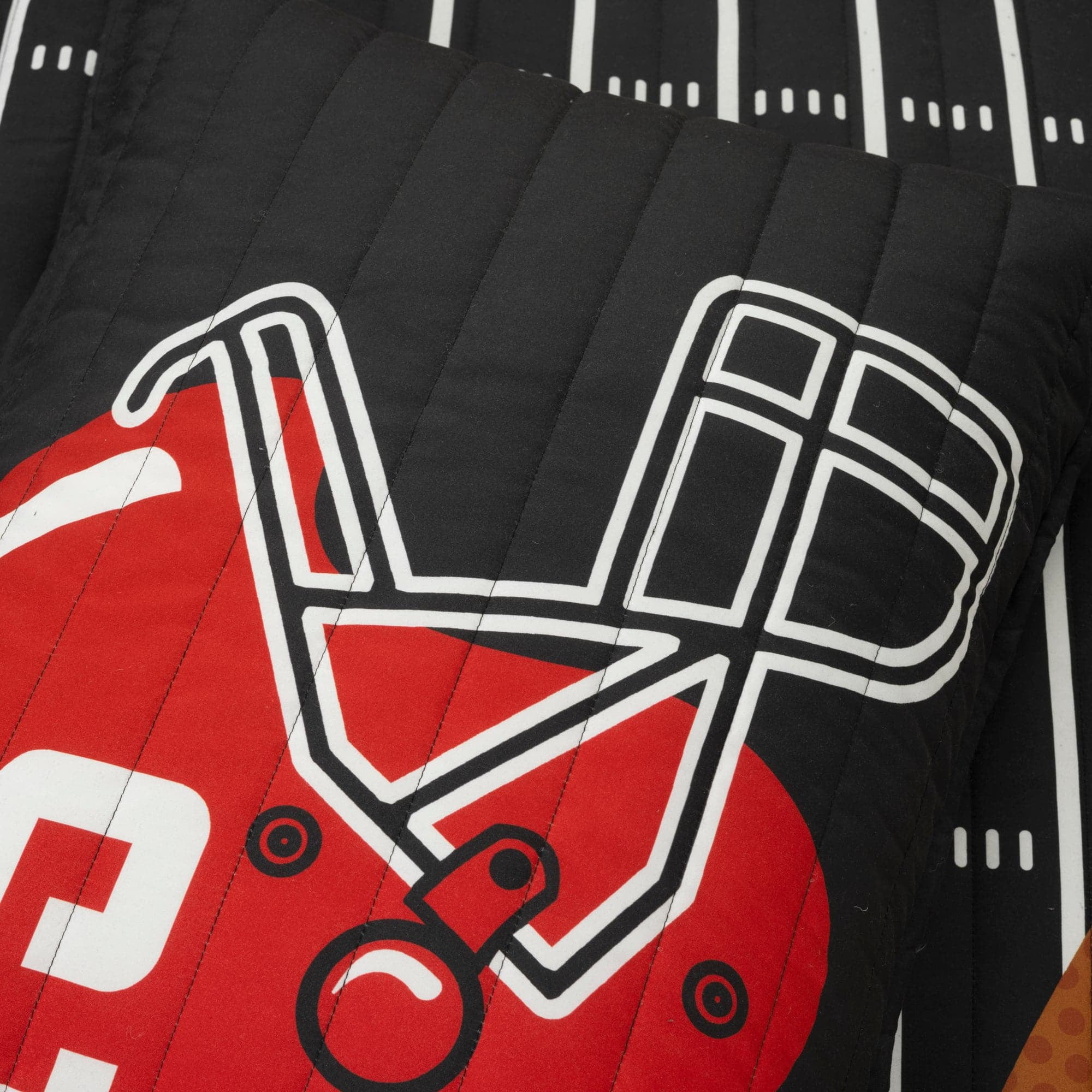 Lush Decor American Football Reversible Oversized Kids Quilt White/Black 5Pc Set Full/Queen