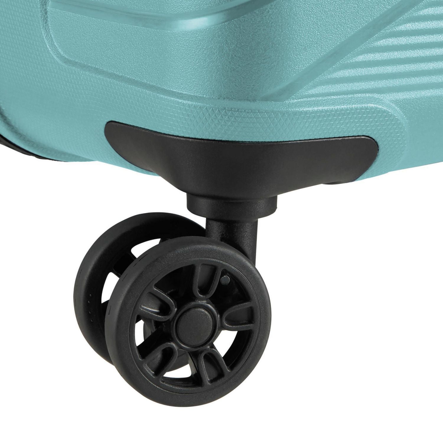 American Tourister Airconic Spinner Luggage