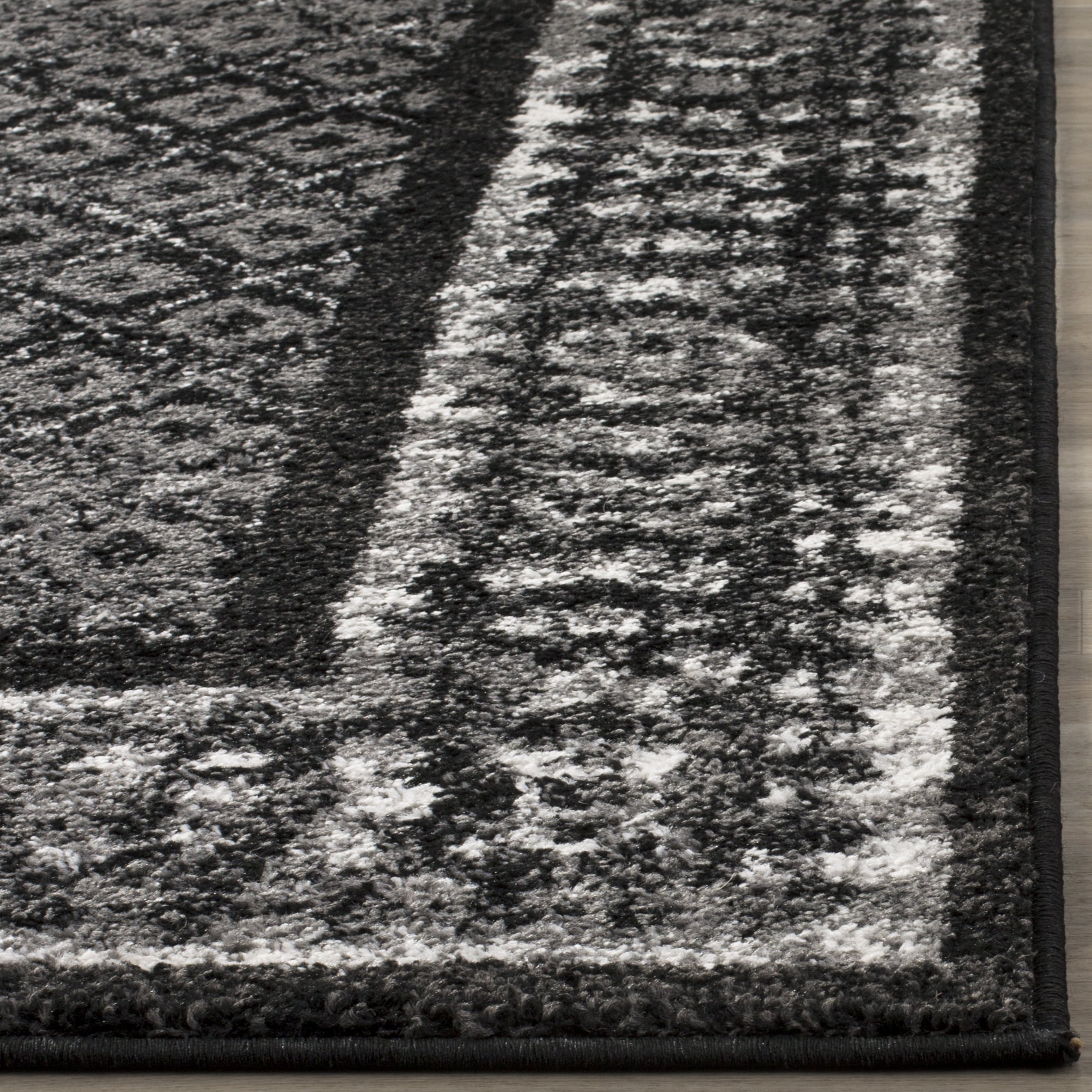 SAFAVIEH Adirondack Royston Geometric Area Rug, Black/Silver, 4' x 4' Square
